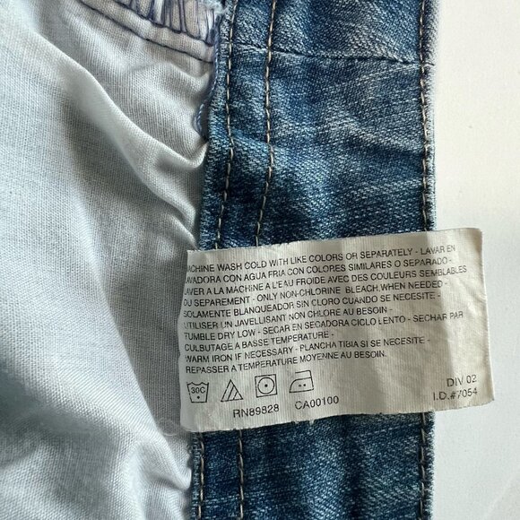 Womens Gloria Vanderbilt Capri Denim Jeans Light Wash Size 6 Meas 26x20 Slits - Picture 10 of 14